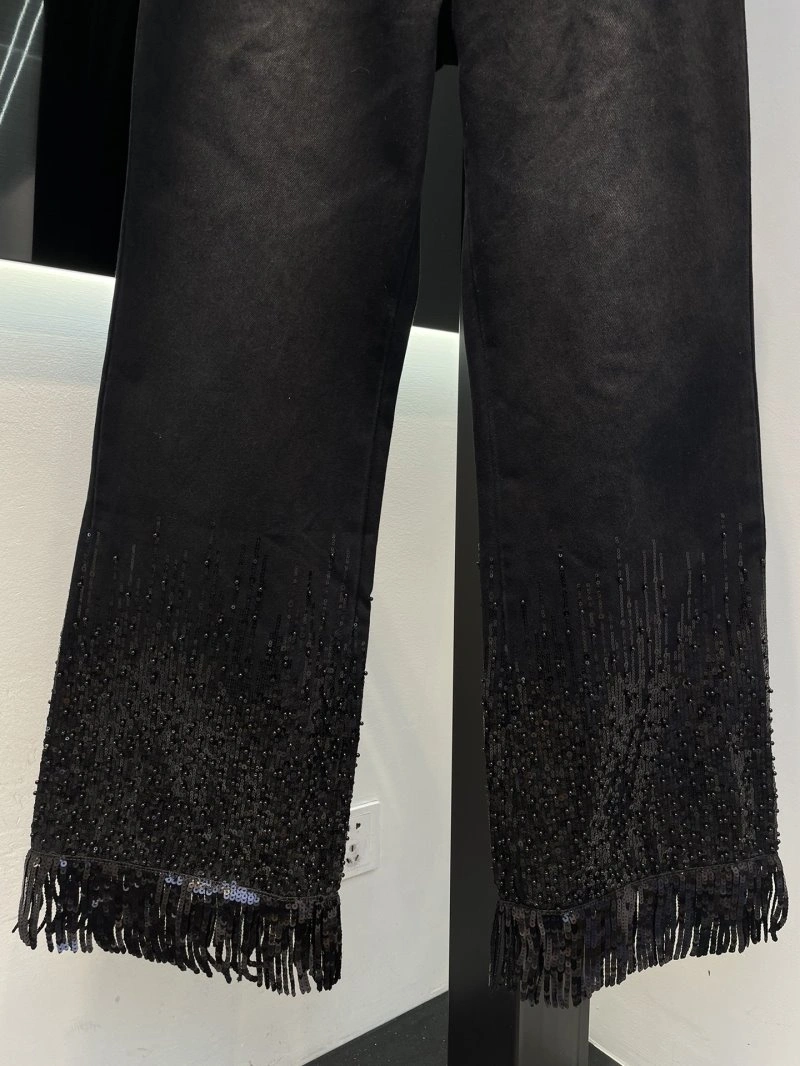 Snug Chanel Jeans 109823
