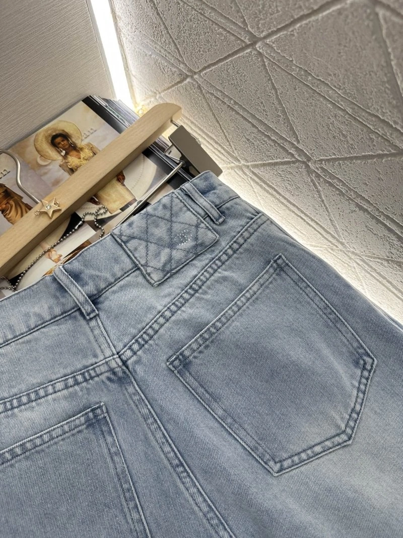 Minimalist Chanel Jeans 109487