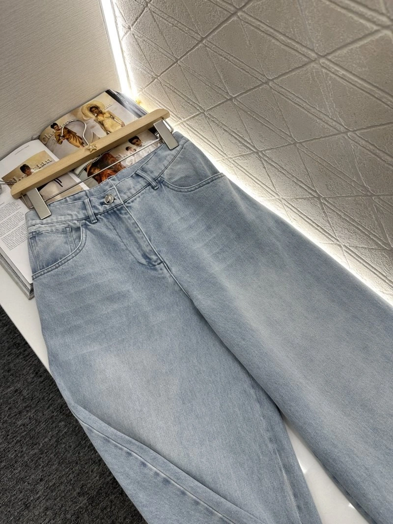 Minimalist Chanel Jeans 109487