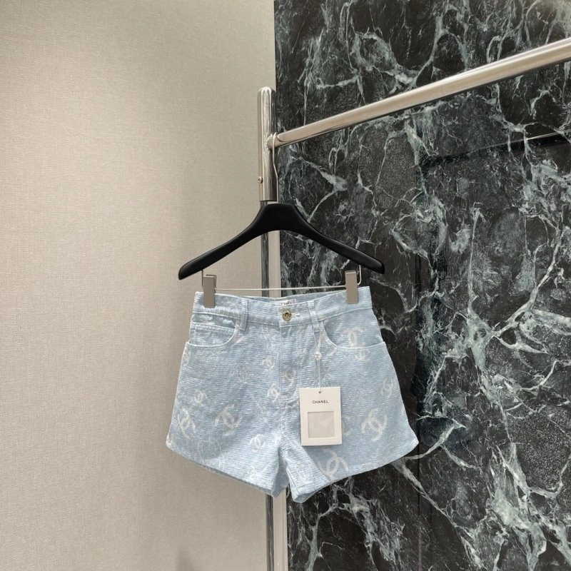 Trendsetting Chanel Jeans 109479