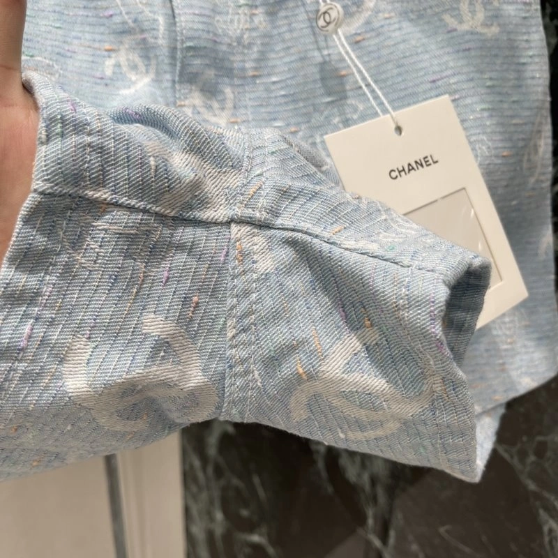 Trendsetting Chanel Jeans 109479