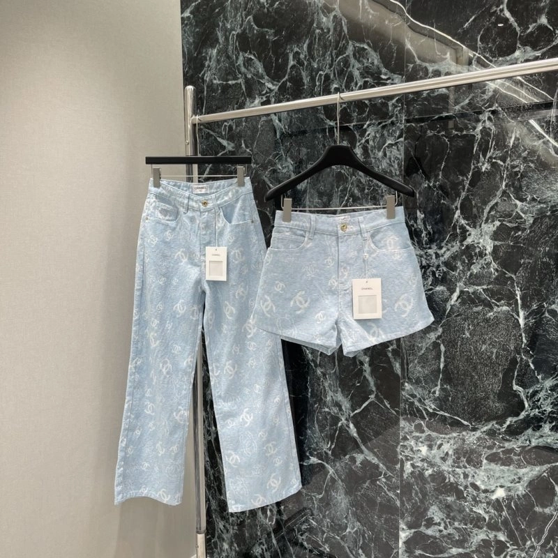 Trendsetting Chanel Jeans 109479
