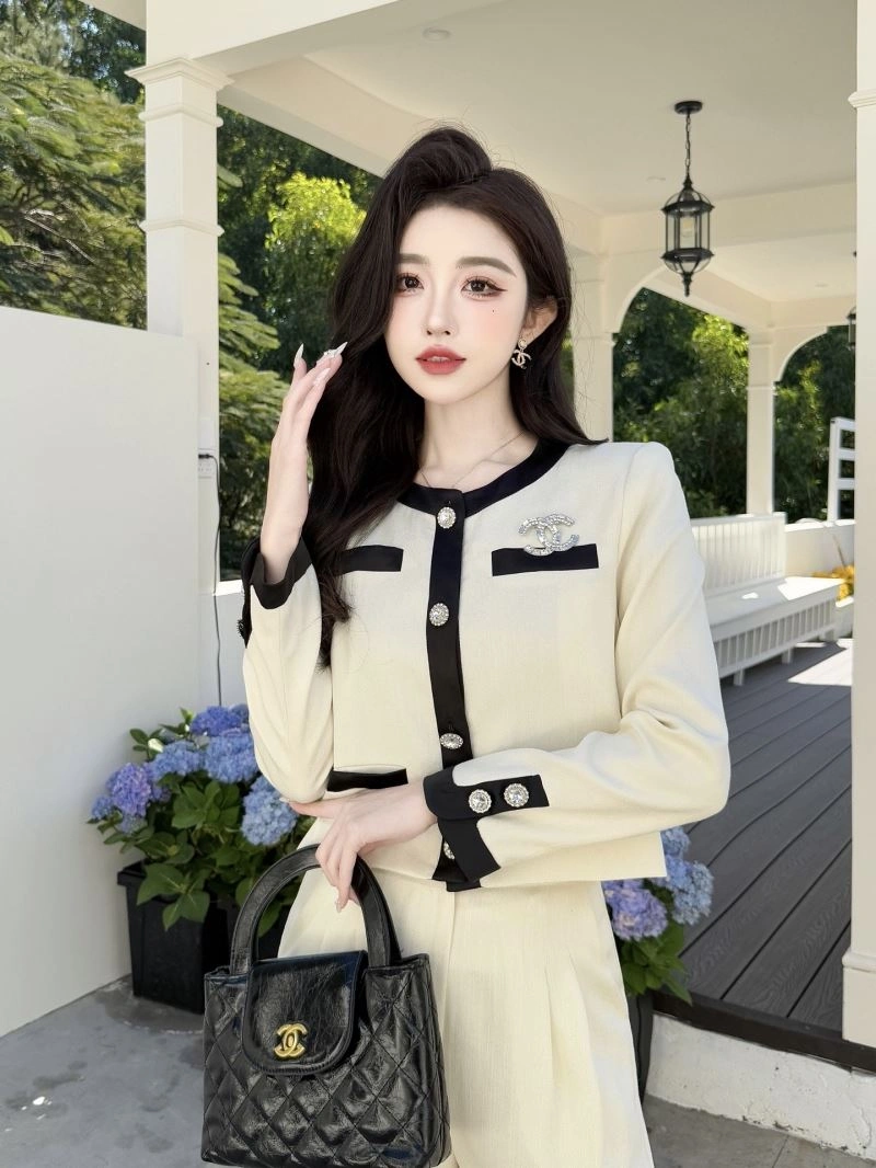 Flexible Chanel Long Suits 111409