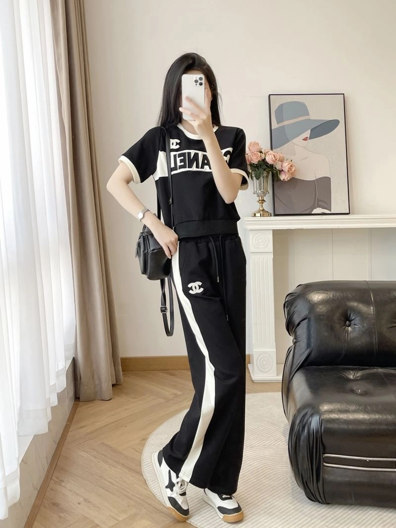 FashionForward Chanel Long Suits 111379