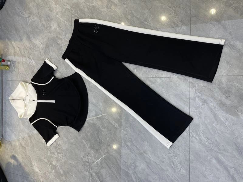 OdorResistant Chanel Long Suits 111386