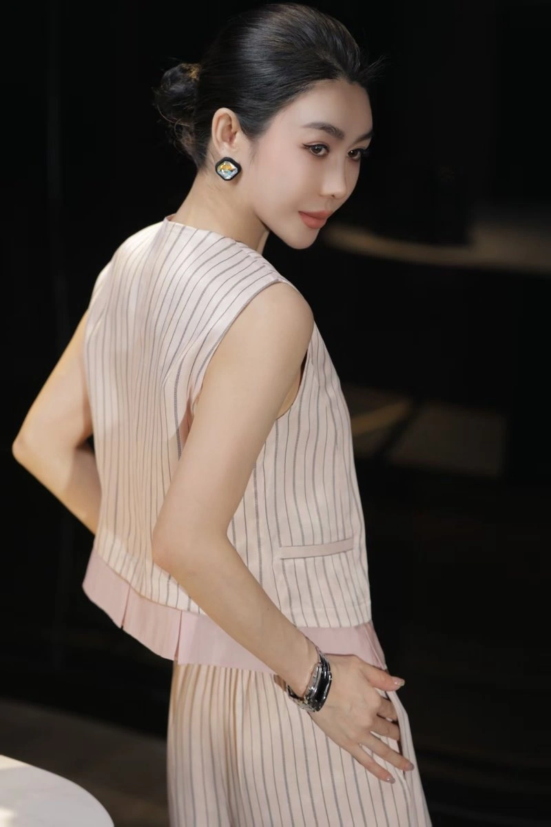 Modern Chanel Long Suits 108910
