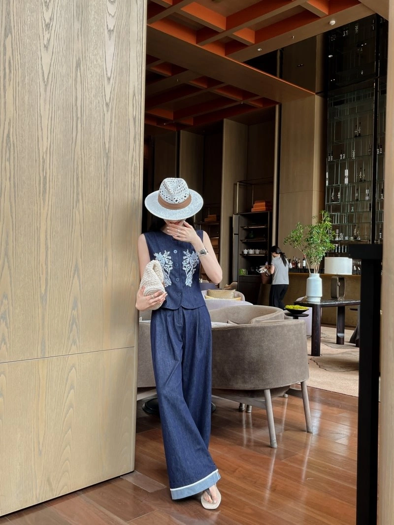Chic Chanel Long Suits 108906