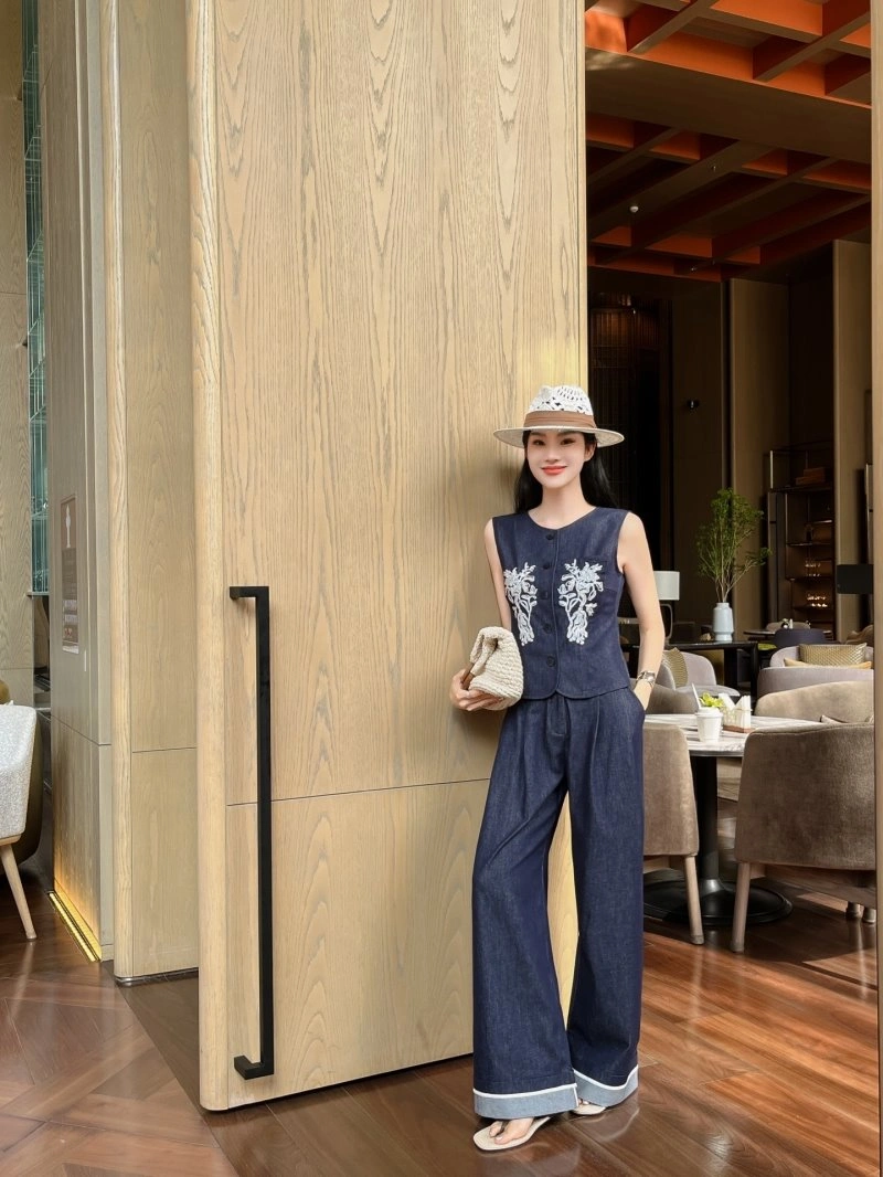 Chic Chanel Long Suits 108906
