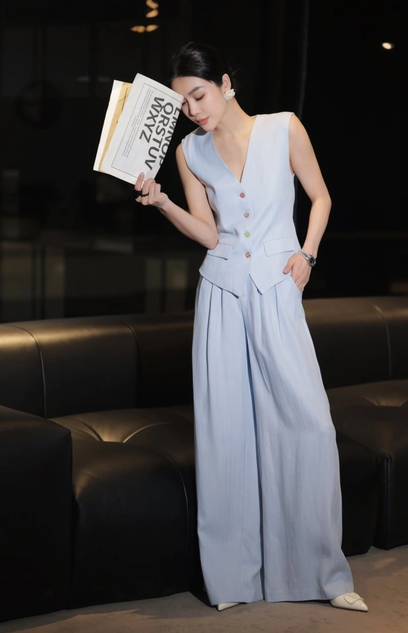 Refined Chanel Long Suits 108899