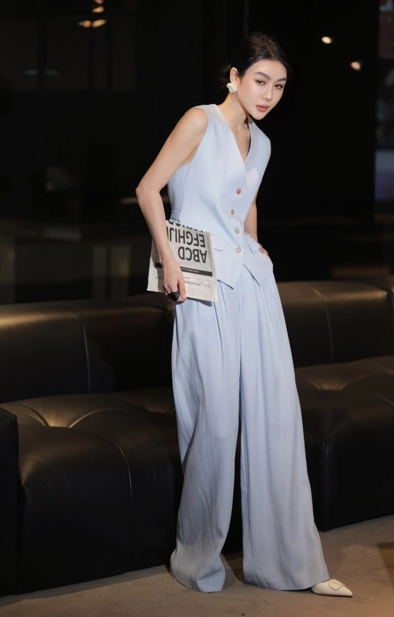 Refined Chanel Long Suits 108899
