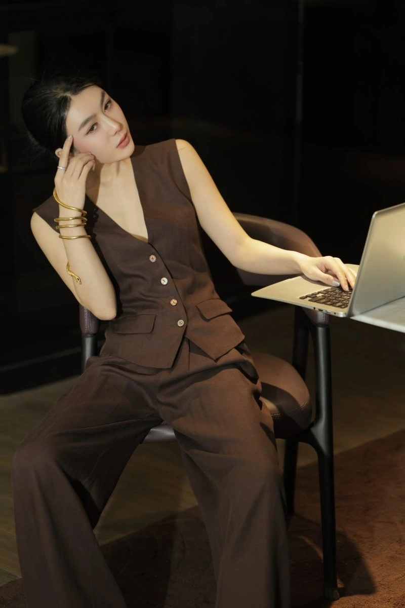 Durable Chanel Long Suits 108900