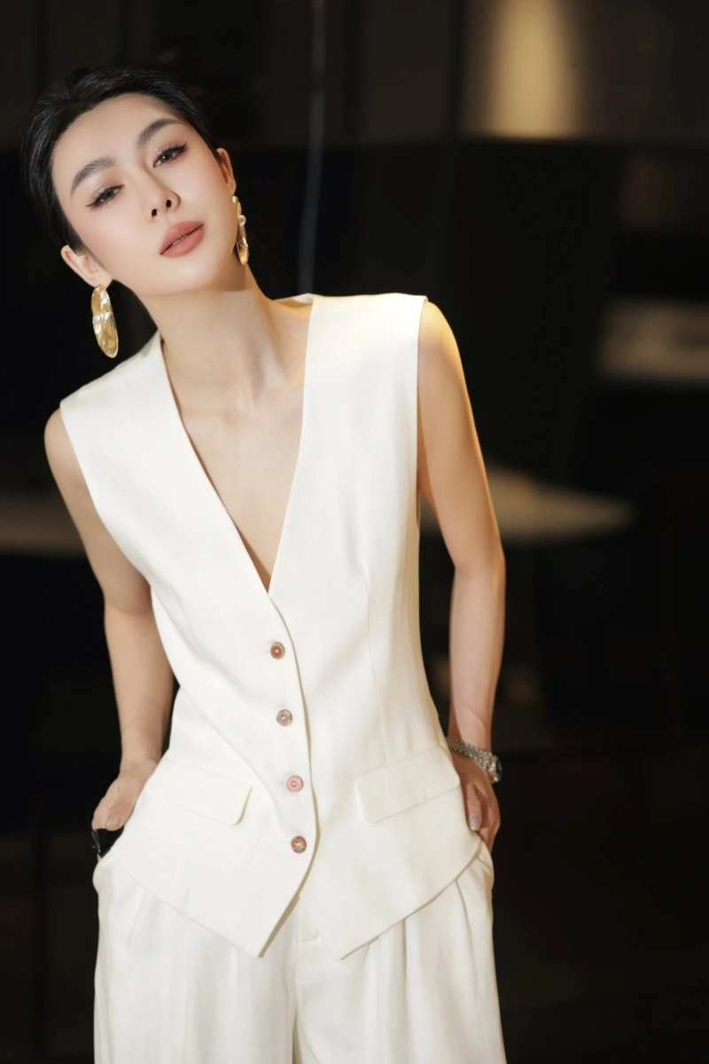 FashionForward Chanel Long Suits 108892