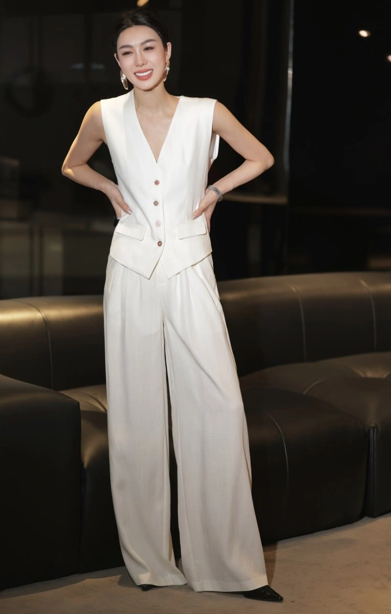 FashionForward Chanel Long Suits 108892