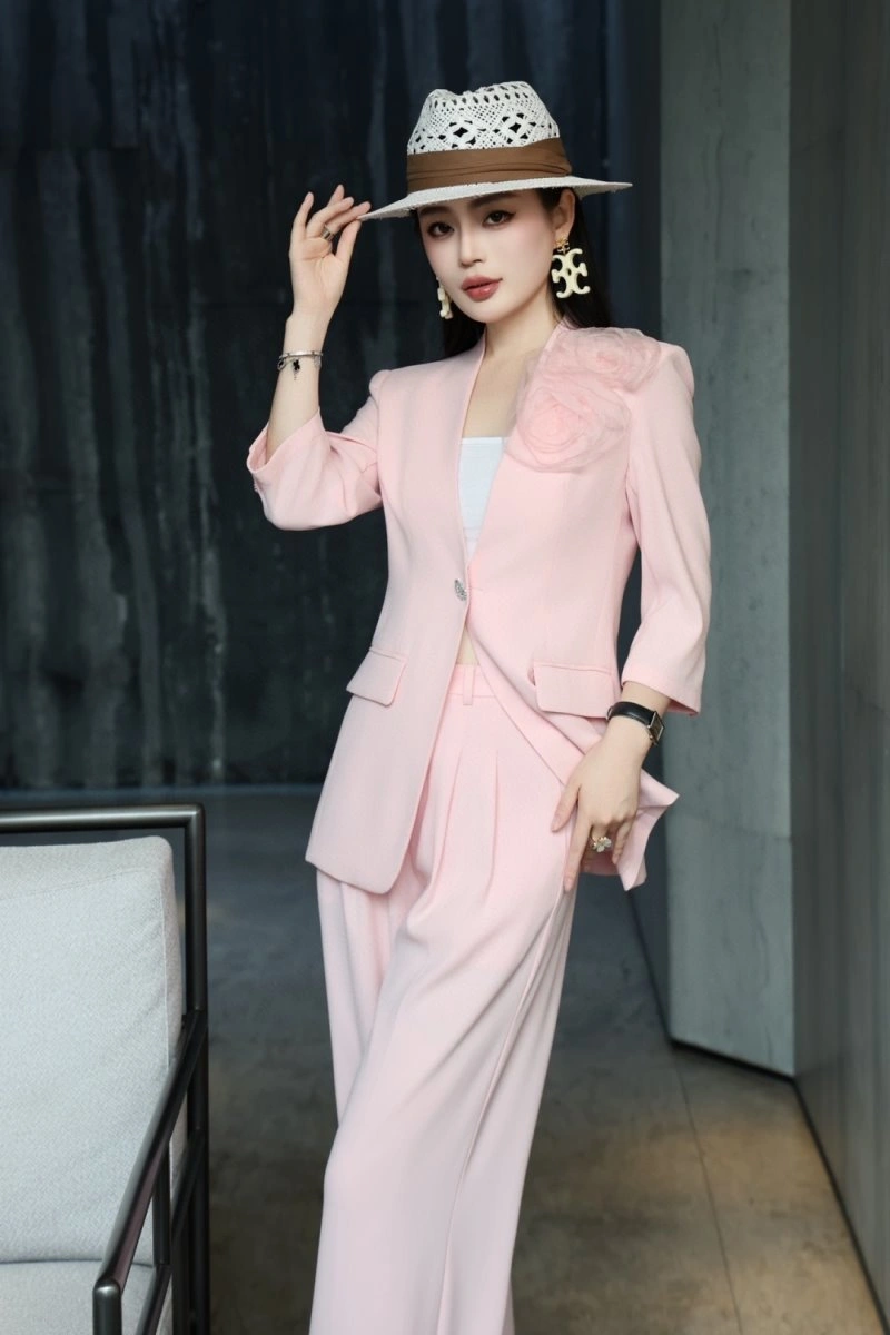 Vibrant Chanel Long Suits 108865