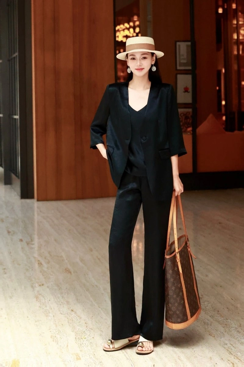 Chanel Long Suits Resilient 110527