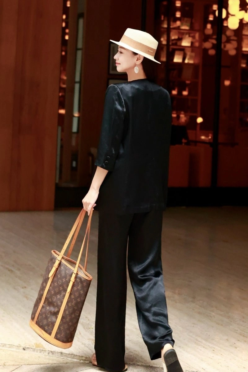 Chanel Long Suits Resilient 110527