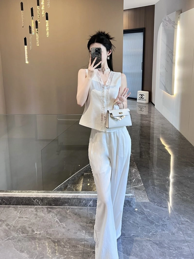 Chanel Long Suits FreshLook 110523