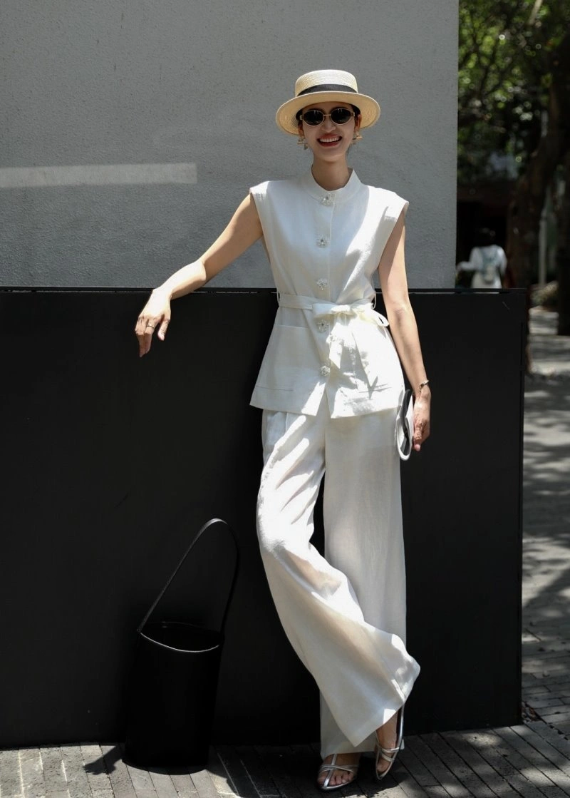 Chanel Long Suits Compact 110520