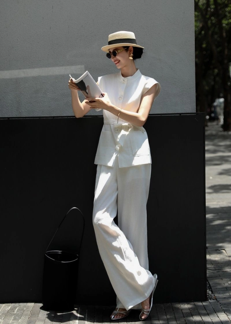 Chanel Long Suits Compact 110520