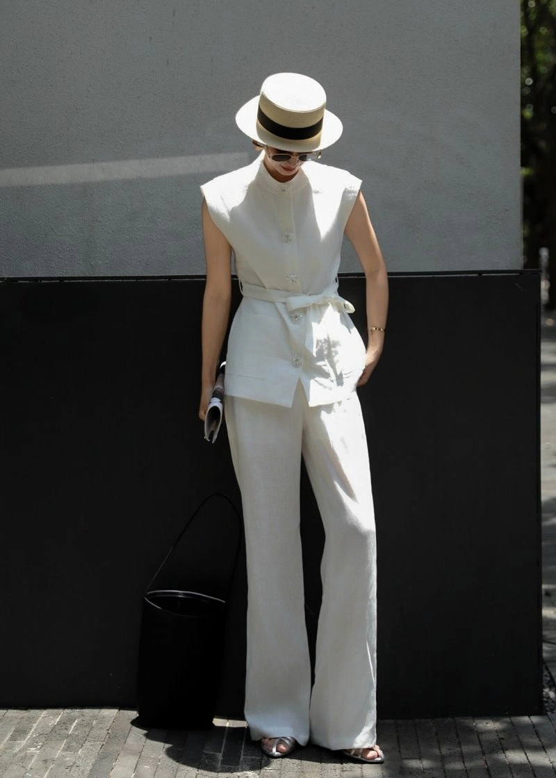 Chanel Long Suits Compact 110520