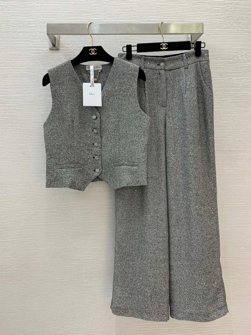 Seasonal Chanel Long Suits 108163