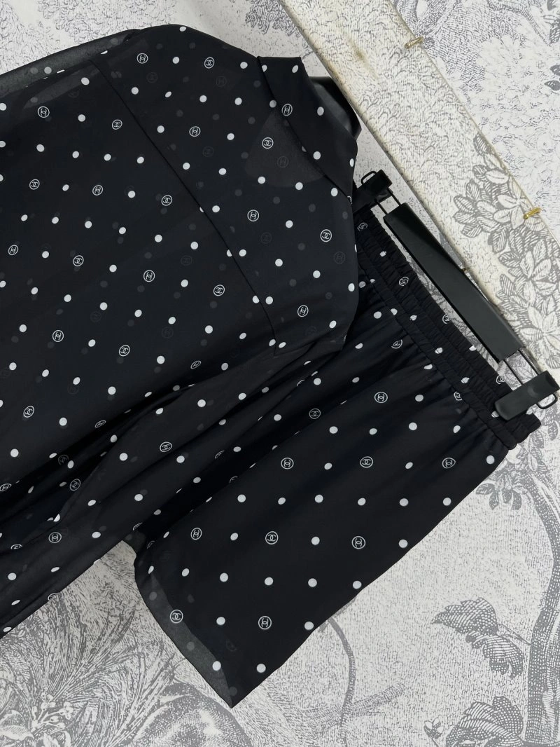 Lightweight Chanel Long Suits 108159