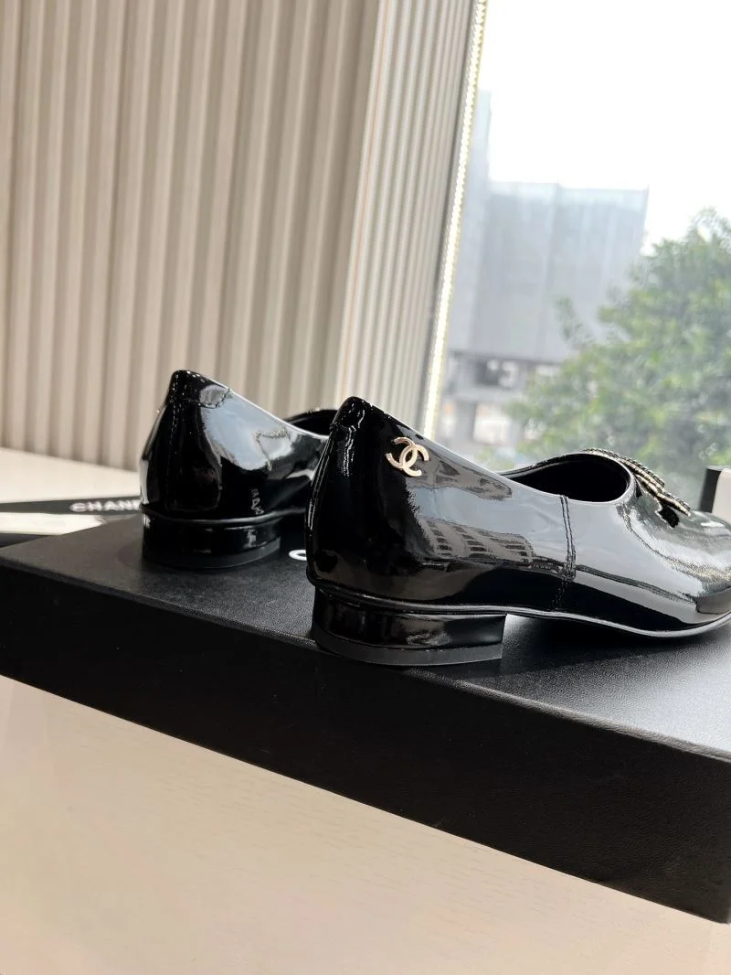Chanel Low Shoes Durable 18470