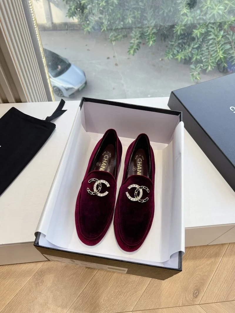 Chanel Low Shoes Sleek 18471