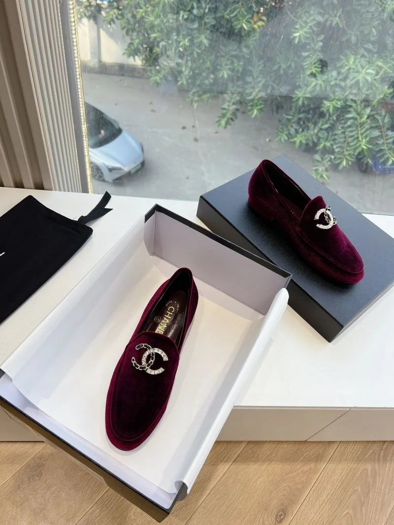Chanel Low Shoes Sleek 18471