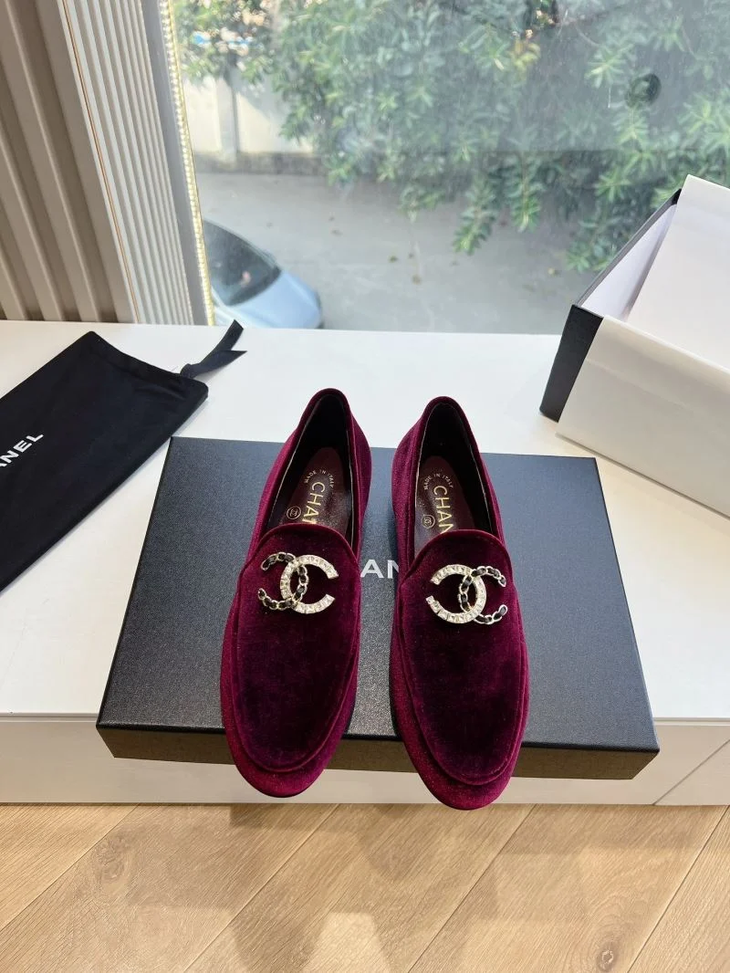 Chanel Low Shoes Sleek 18471