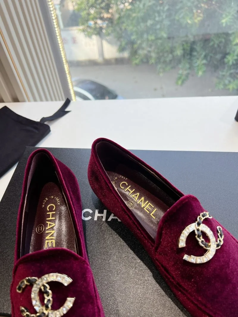 Chanel Low Shoes Sleek 18471
