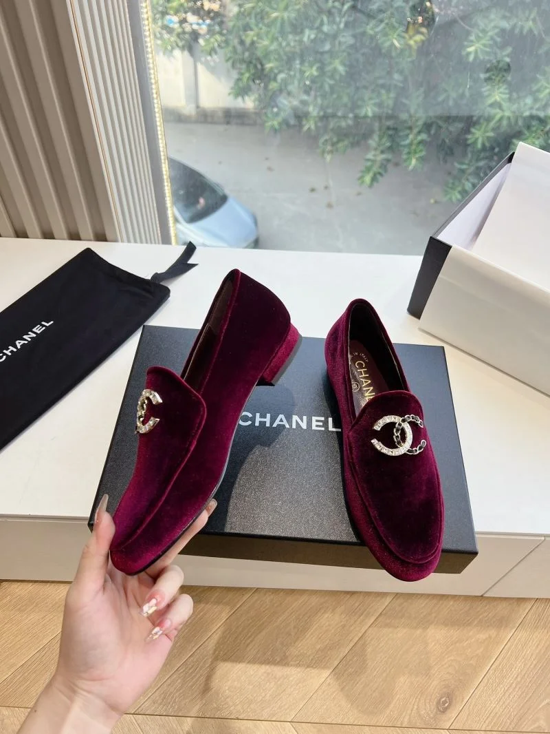 Chanel Low Shoes Sleek 18471
