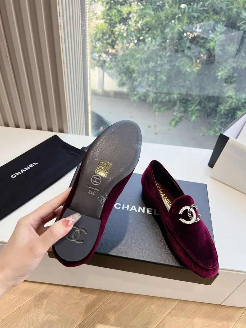 Chanel Low Shoes Sleek 18471