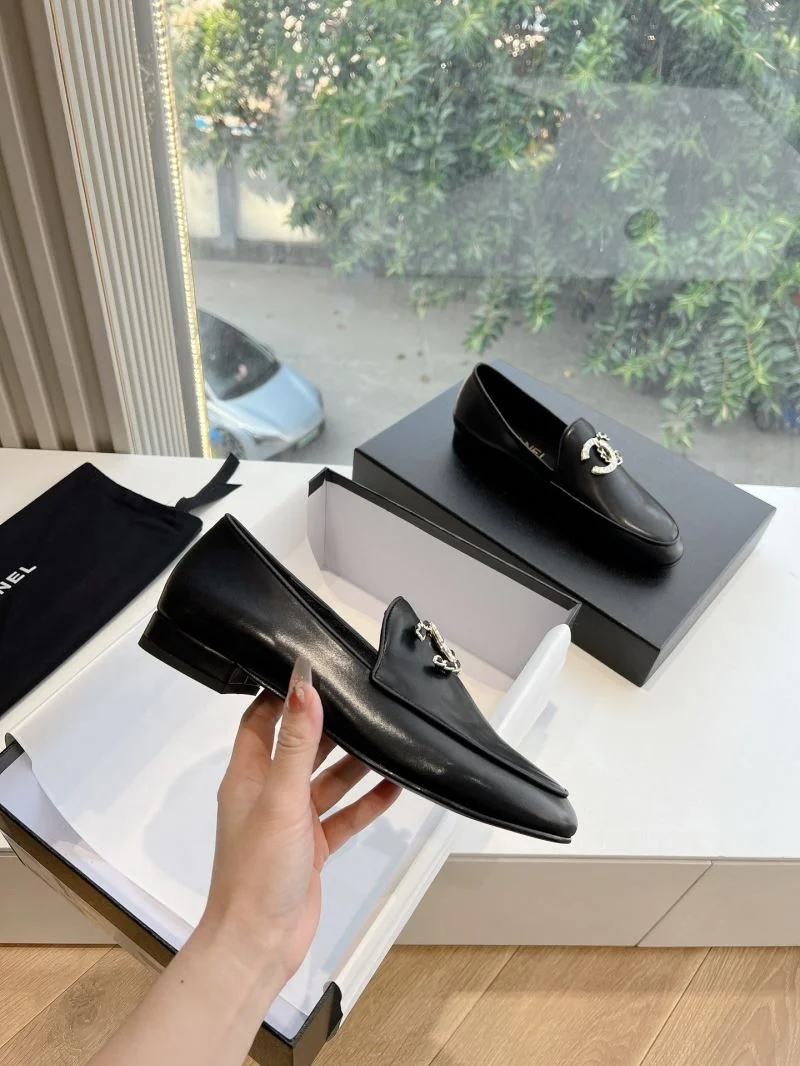 Comfortable Chanel Low Shoes 18469