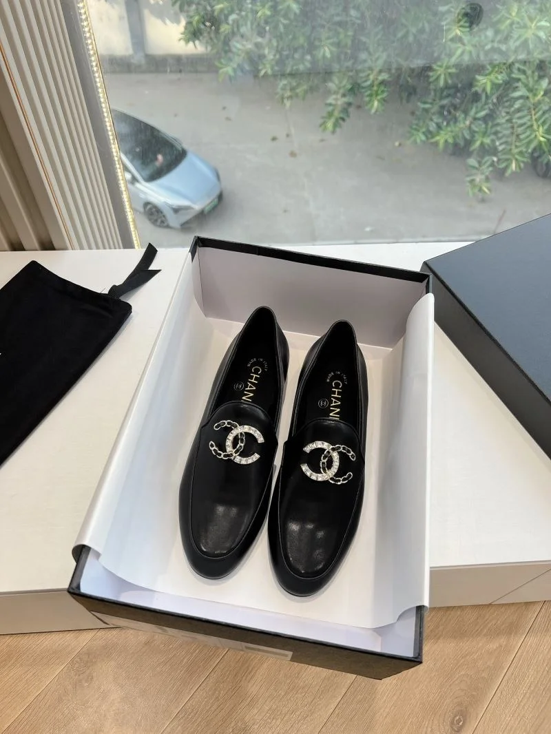 Comfortable Chanel Low Shoes 18469