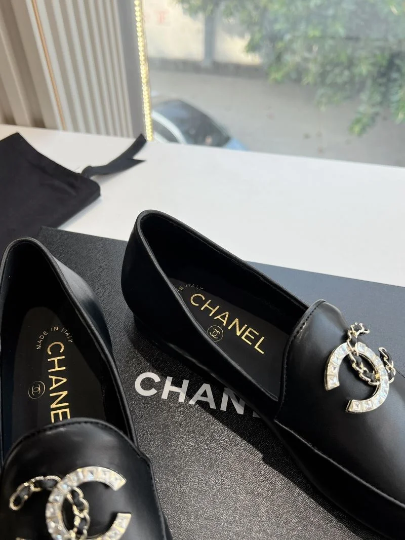 Comfortable Chanel Low Shoes 18469
