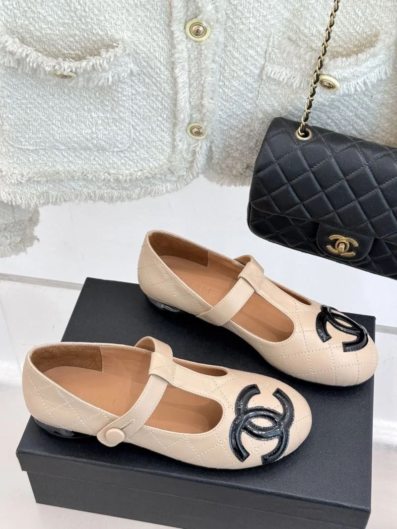 Modern Chanel Low Shoes 20327