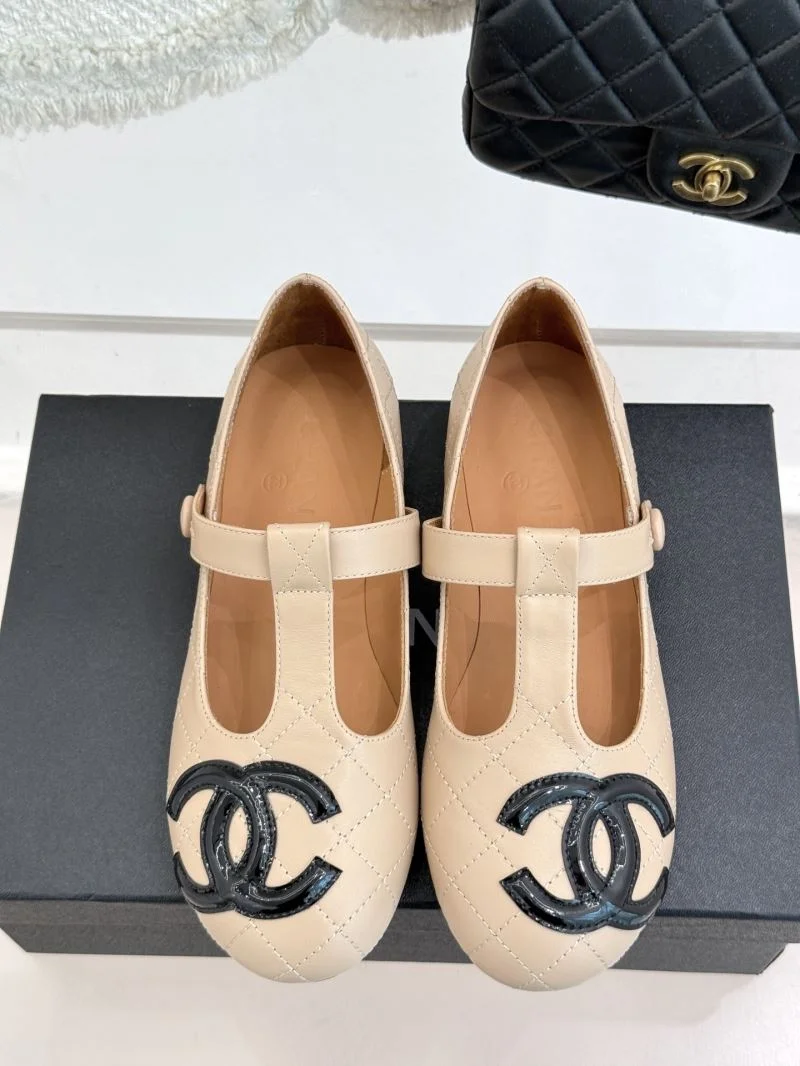 Modern Chanel Low Shoes 20327