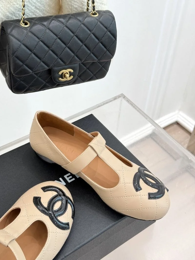 Modern Chanel Low Shoes 20327