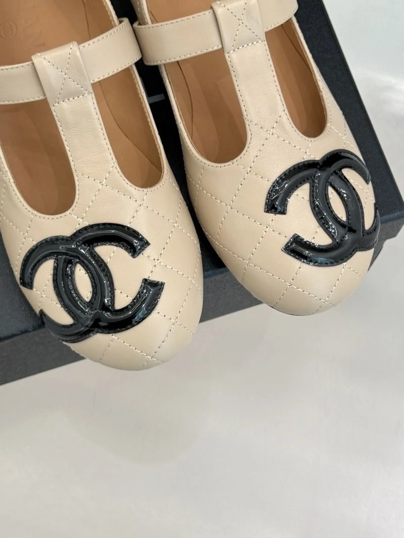 Modern Chanel Low Shoes 20327