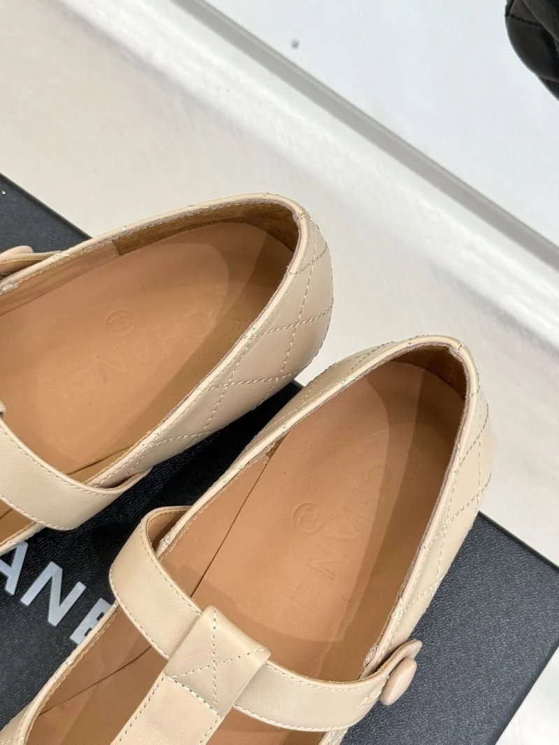 Modern Chanel Low Shoes 20327