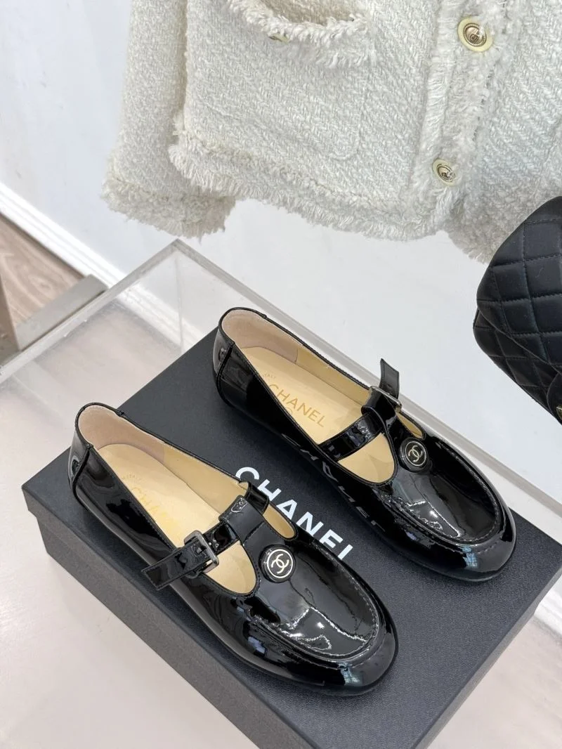 Chanel Low Shoes TravelReady 20313
