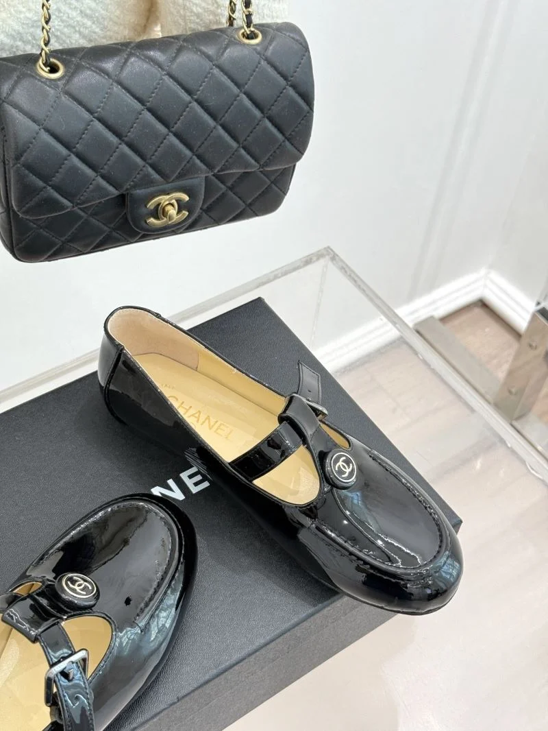 Chanel Low Shoes TravelReady 20313
