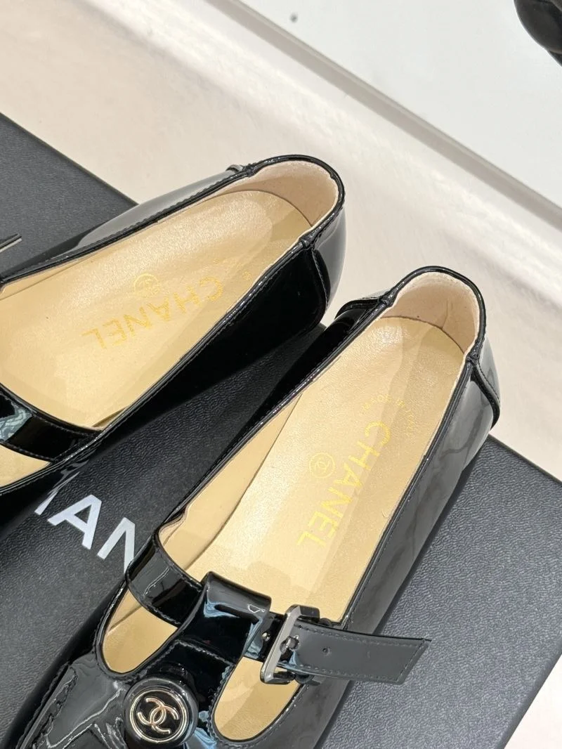 Chanel Low Shoes TravelReady 20313