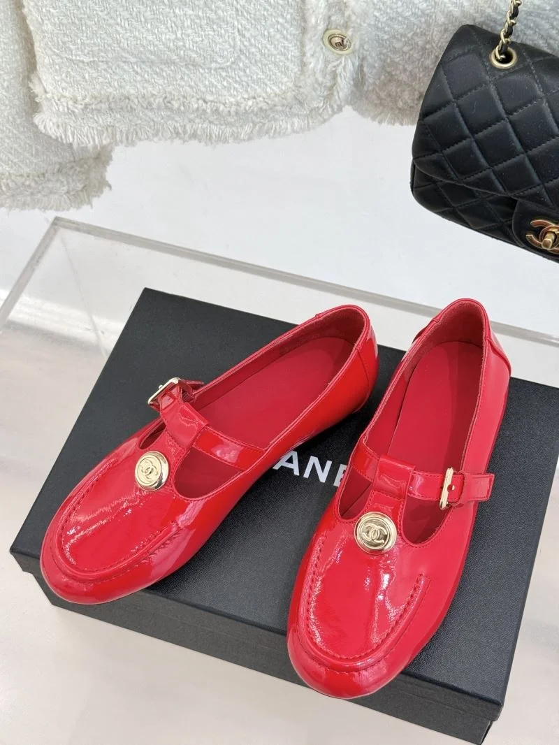 Snug Chanel Low Shoes 20317