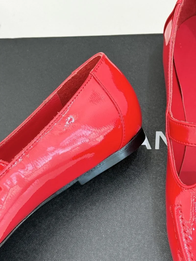 Snug Chanel Low Shoes 20317