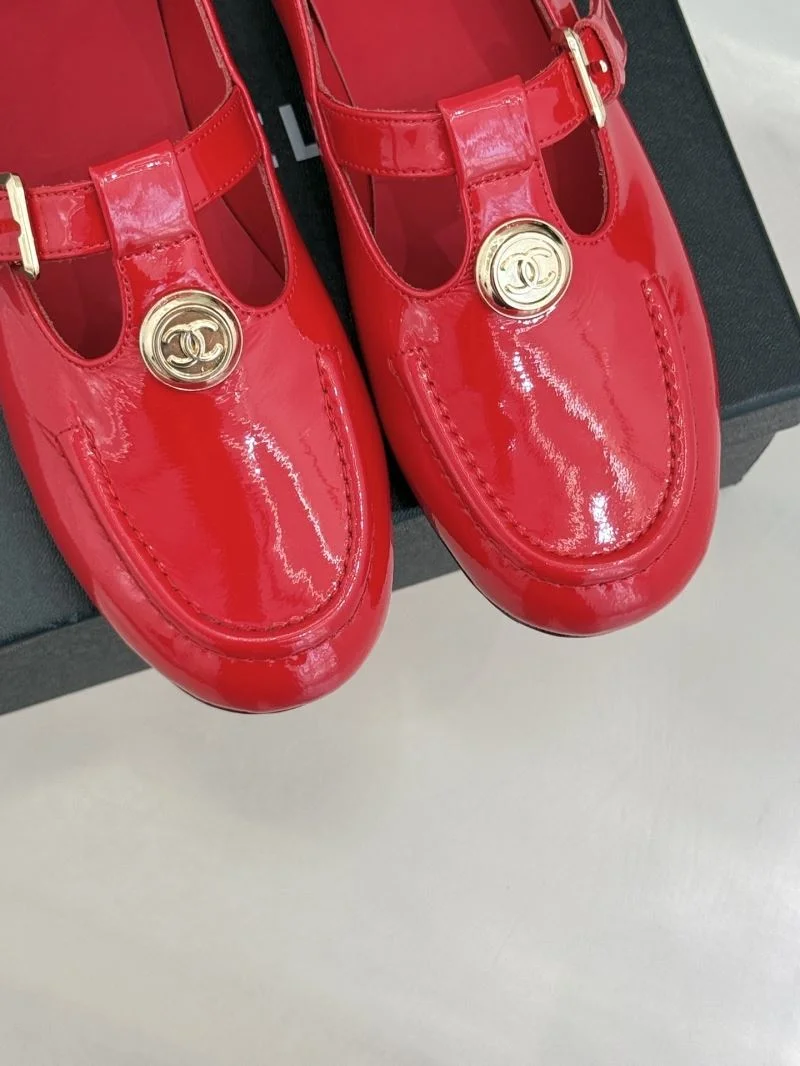 Snug Chanel Low Shoes 20317