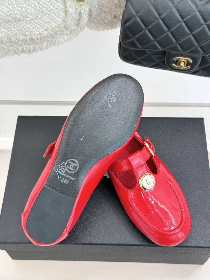 Snug Chanel Low Shoes 20317