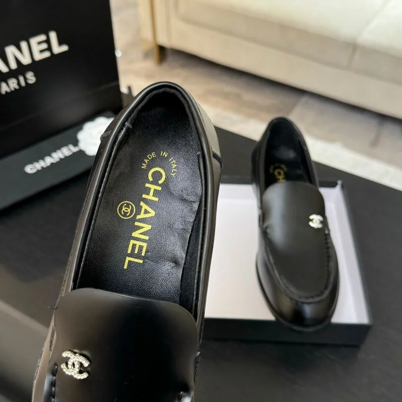 Practical Chanel Low Shoes 20309
