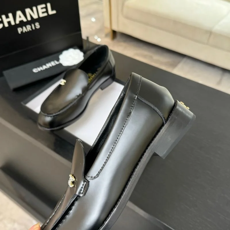 Practical Chanel Low Shoes 20309